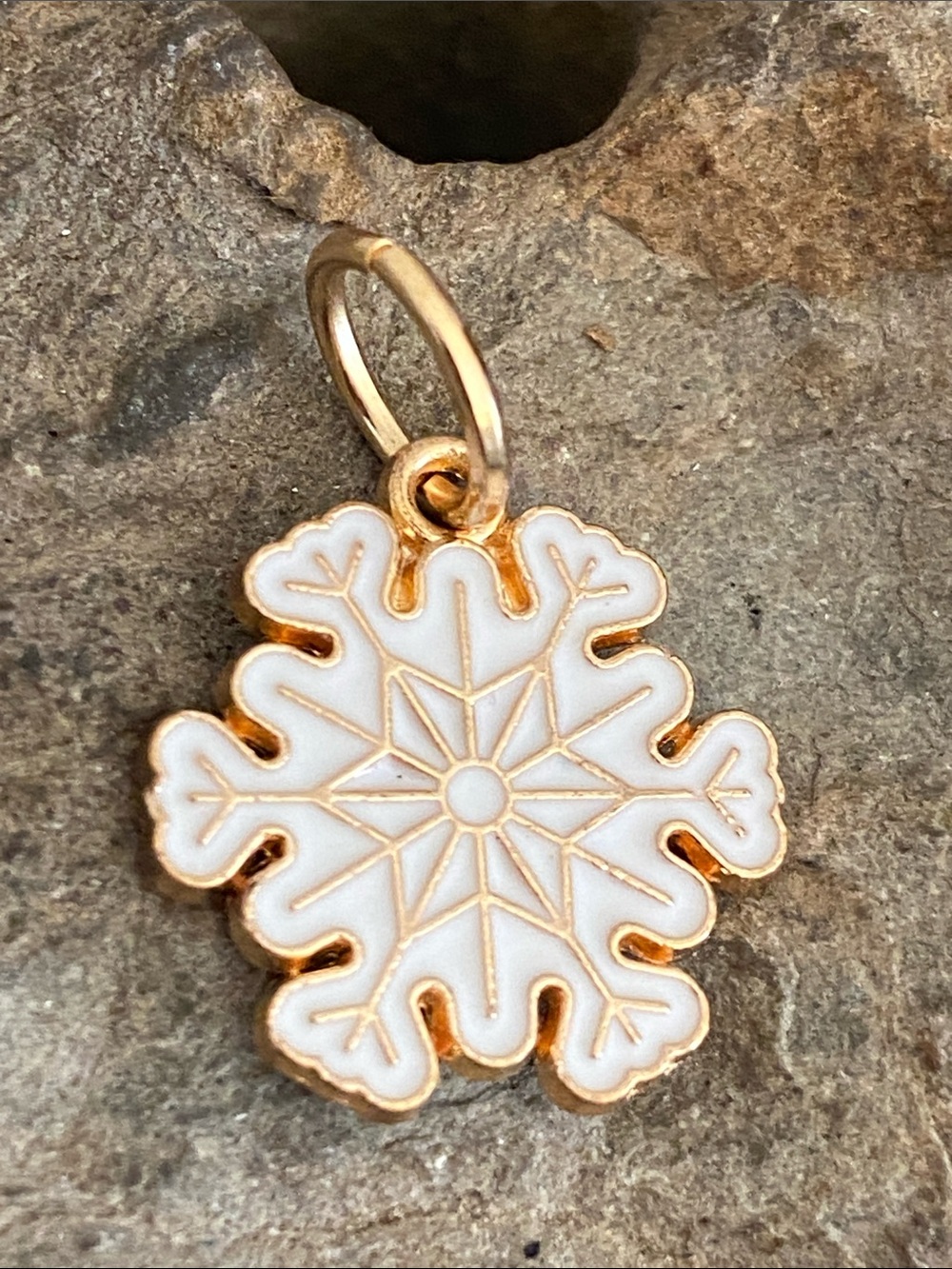 5/$10❤️❤️❤️NEW Snowflake Charm Pendant